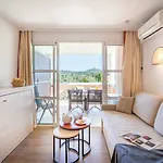 Prázdninový areál Village Pierre & Cap Esterel 3*