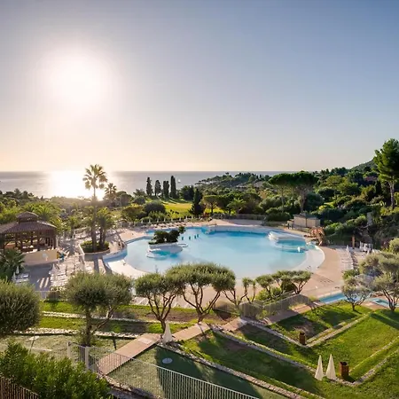 Kompleks wypoczynkowy Village Pierre & Cap Esterel - Raphael Village 3*