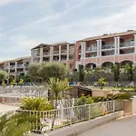 Village Pierre & Cap Esterel פארק נופש Saint-Raphaël